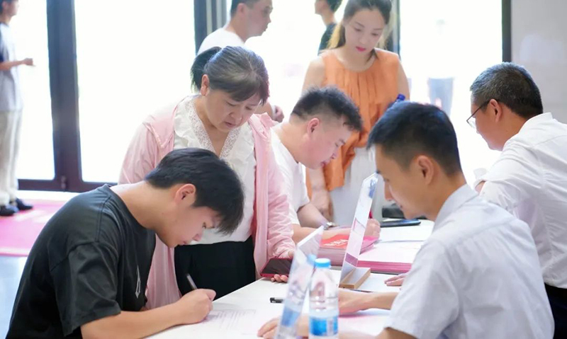 從“新”出發，“新”向未來——新華高級中學2024級高一新生報到紀實